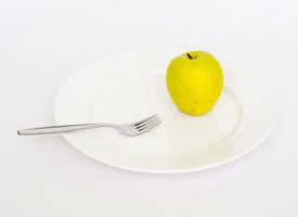 Chokerende nyt kostråd: Spis mindre og tab dig