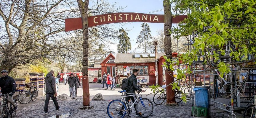 Christiania rydder sig selv i protest mod normalisering