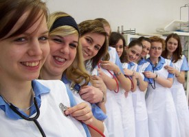Old girls-netværk diskriminerer mandlige sygeplejersker