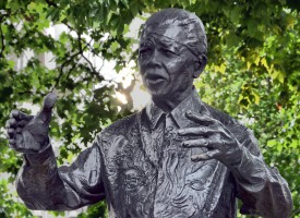 Nelson Mandela-film har hvid mand i hovedrollen: Det handler ikke om hudfarve