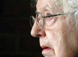 Ældre kvinde rost for ikke at være udtørret og dement