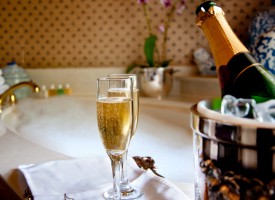 Champagnedrengen bliver rollemodel for udsatte iværksættere: Vil vise vejen ud af bedrageri