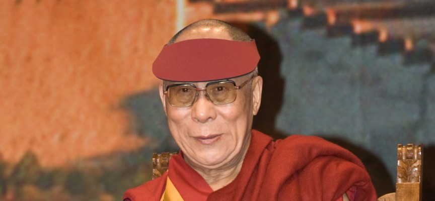 Skandale: Dalai Lama sneget ind til gallamiddag forklædt som diktator