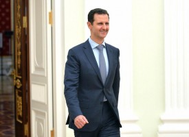 Assad overgiver sig efter aggressivt fakkeloptog