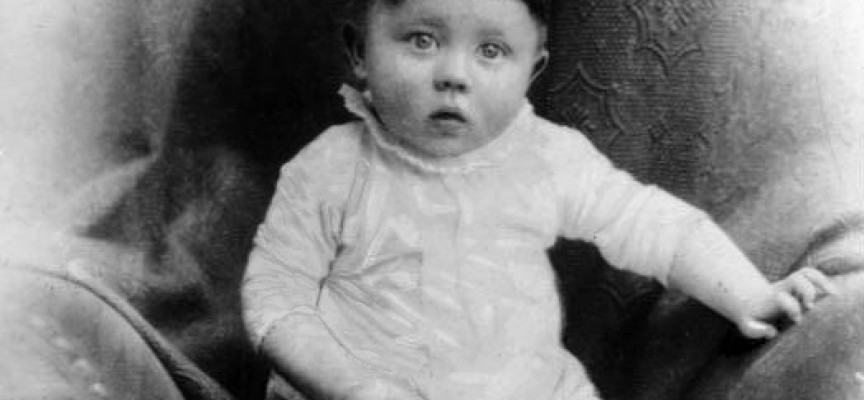 Baby-Hitler dræber tidsrejsende (fra arkivet, 1890)