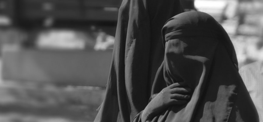 Ayesha smed burkaen: Tvang fik mig til at elske demokratiet