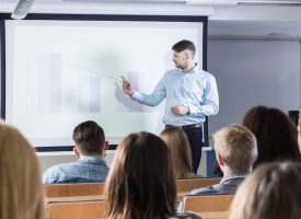 Studerende klager over underviser: Han mansplainer til alle forelæsninger