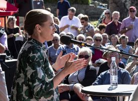 Mette Frederiksen giver DF og LA undskyldning for valgtæsk
