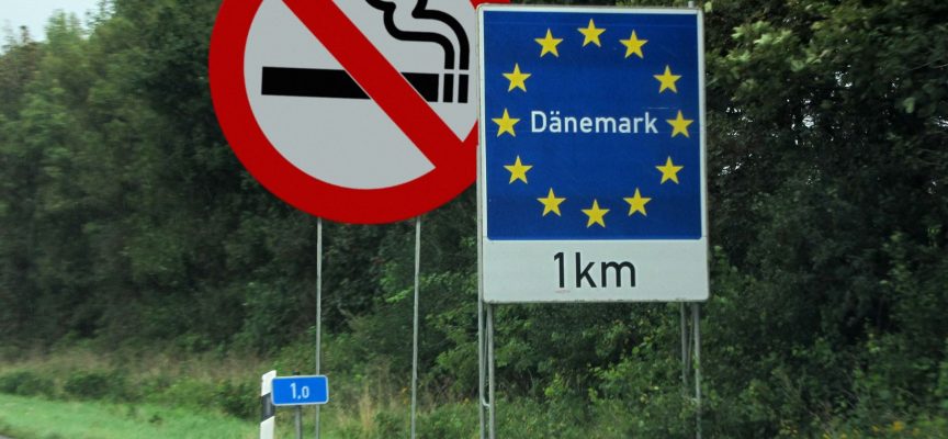 Sundhedsminister: Rygere skal gå uden for Danmark for at ryge