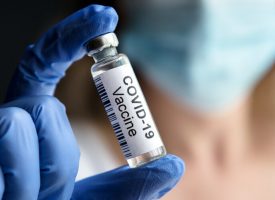 Ekspert: Topfan-evidens taler for at droppe coronavaccine