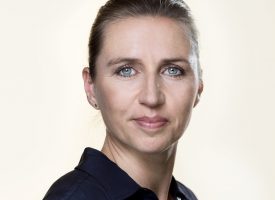 Mette Frederiksen udgiver ny selvhjælpsbog: Lev med det